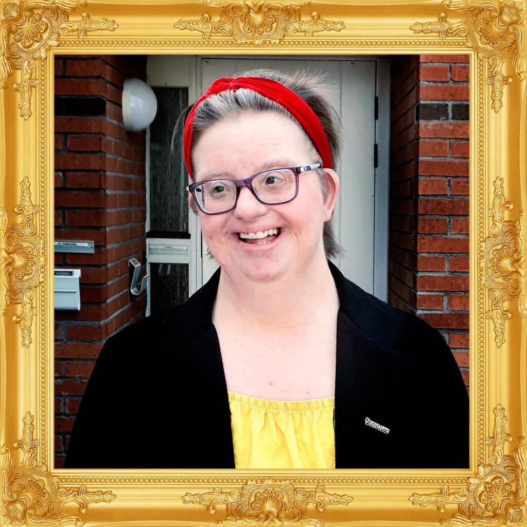 Foto av Lerins lärling, Birgitta Corbell i guldram