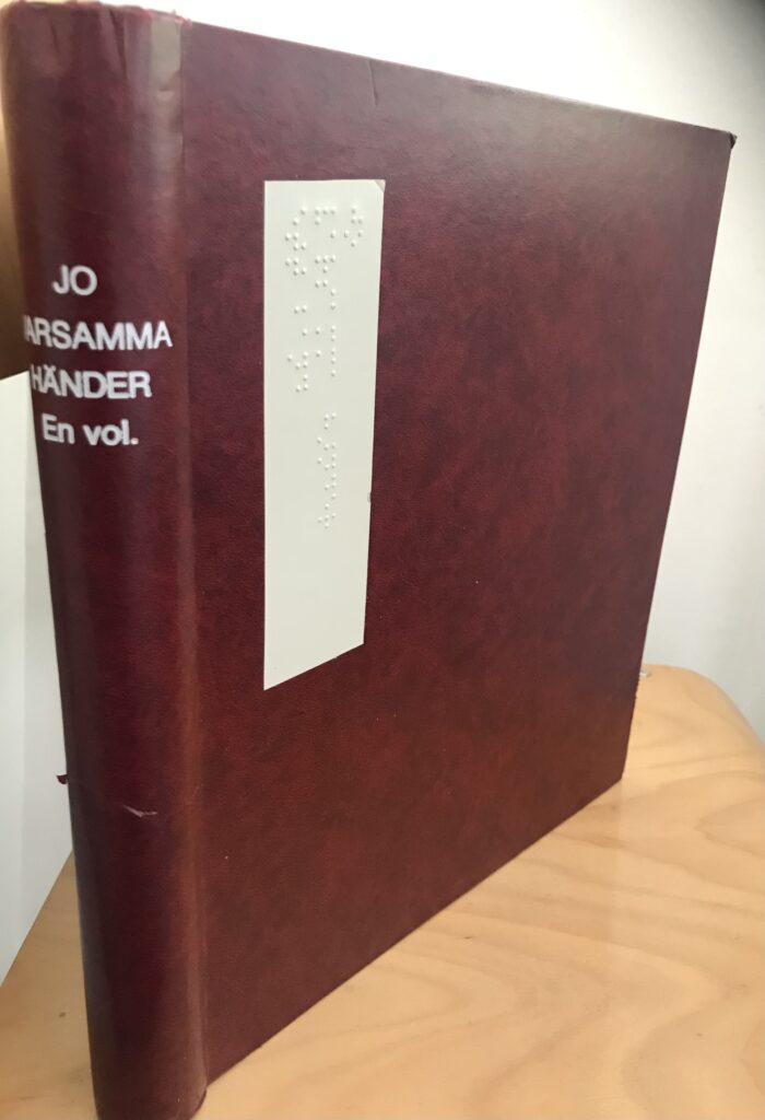 Bokomslag "Varsamma Händer" i punktskrift