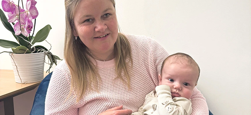 Josefin med sonen Svante, 4 månader
